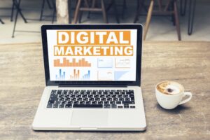 Digitak marketing på laptop